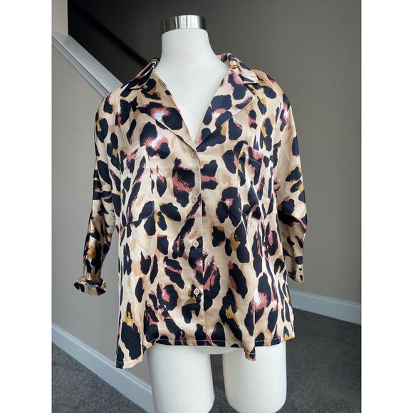Nasty Gal leopard print button down, size XS - Picture 6 of 10